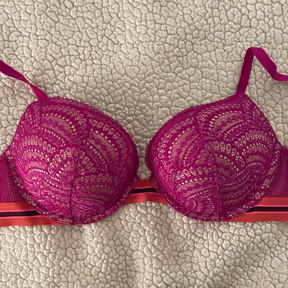 Victoria’s Secret Very Sexy push-up bra
